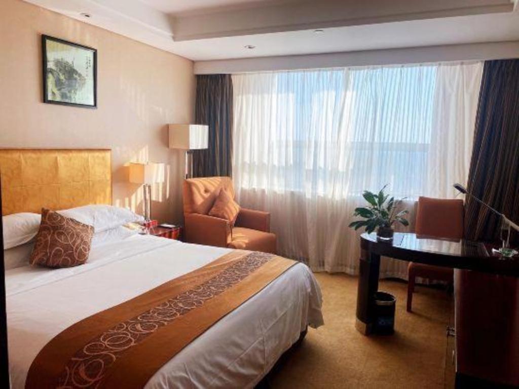 Maison New Century Hotel Ningbo Exteriör bild
