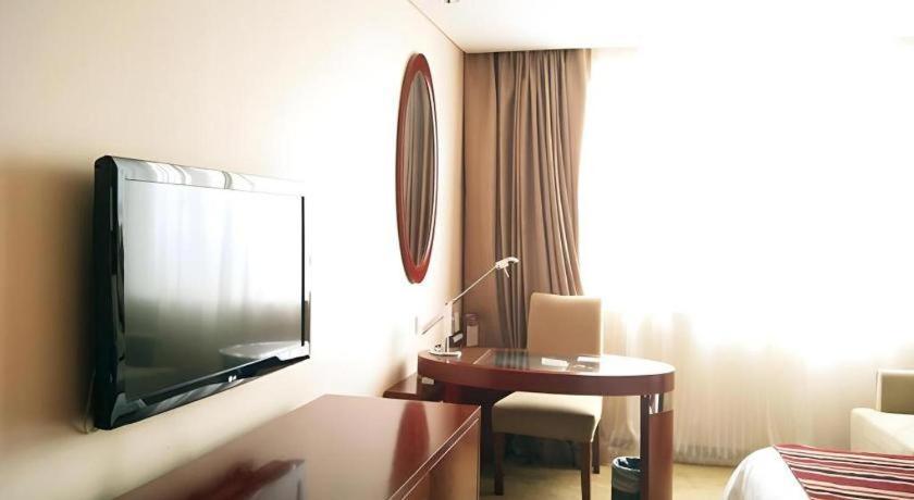 Maison New Century Hotel Ningbo Exteriör bild